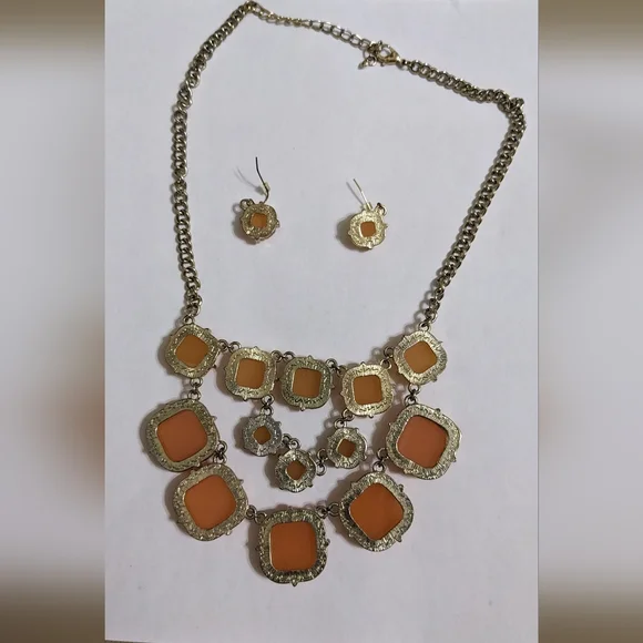 ⭐Peach Ombre Statement Necklace & Earrings ⭐ - Picture 2 of 2